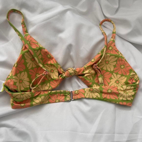 Dippin’ Daisy’s Knotted Bikini Top - Picture 2 of 6